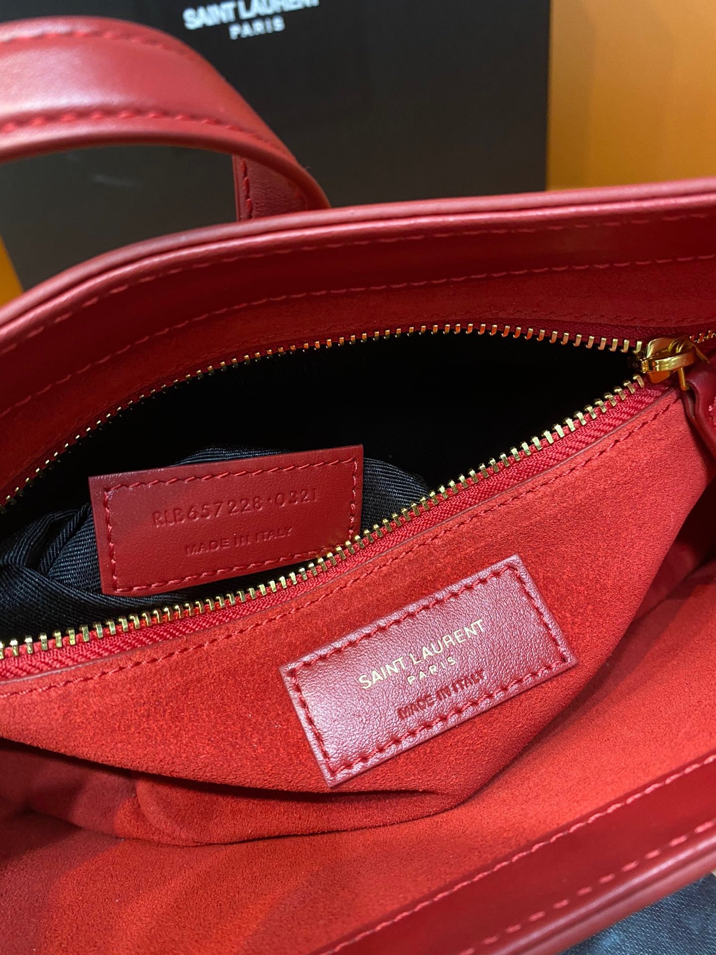YSL Le 5 À 7 Hobo Bag In Natural Smooth Leather Red