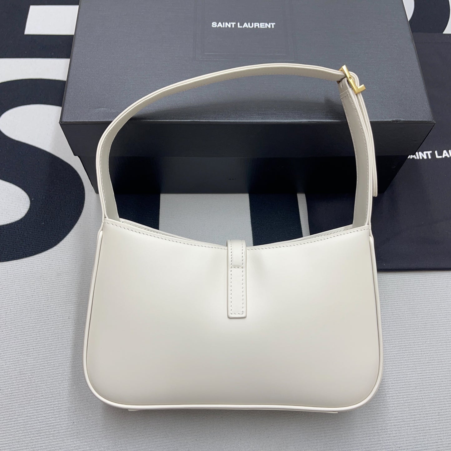 YSL Le 5 À 7 Hobo Bag In Natural Smooth Leather white