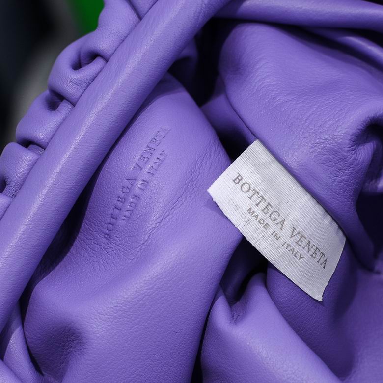 BOTTEGA VENETA The Pouch in Calfskin Leather