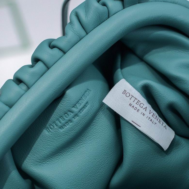 BOTTEGA VENETA The Pouch in Calfskin Leather