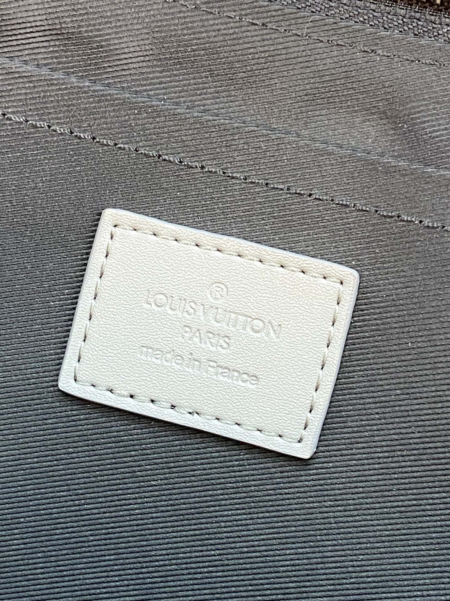 LV Discovery Pochette