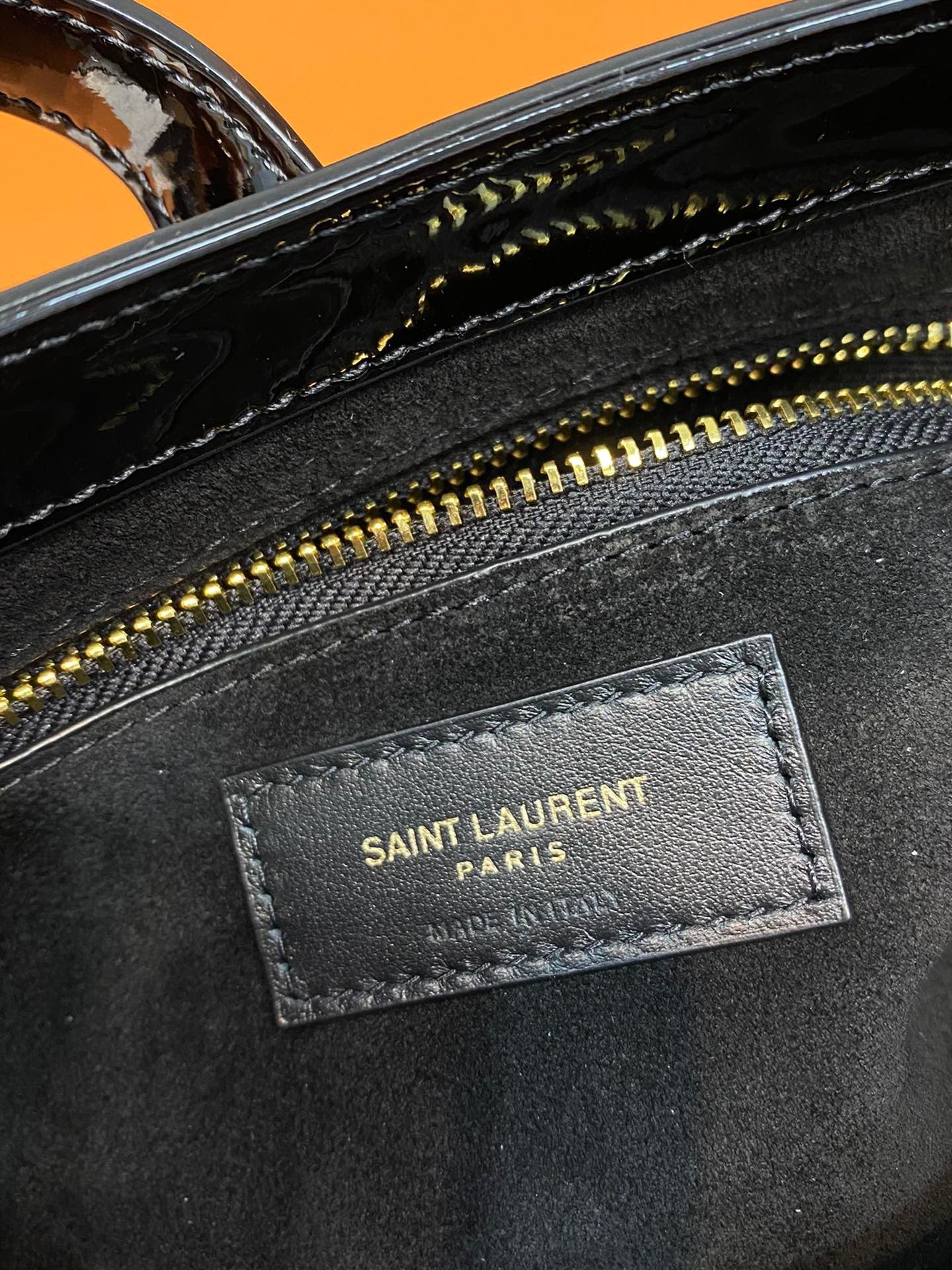 YSL Le 5 à 7 Hobo Shoulder Bag in Glossed Leather Black