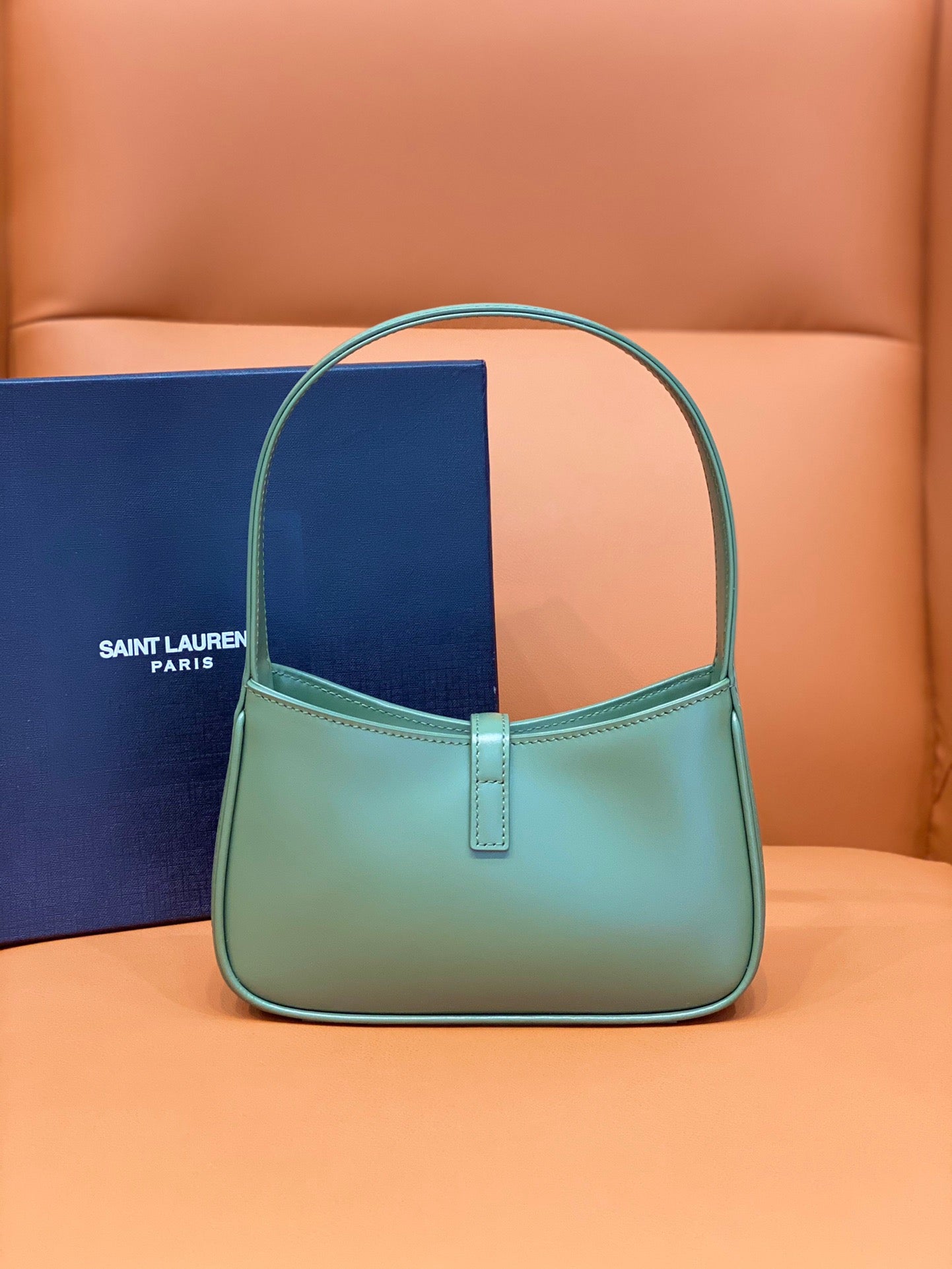YSL Le 5 À 7 Hobo Bag In Natural Smooth Leather