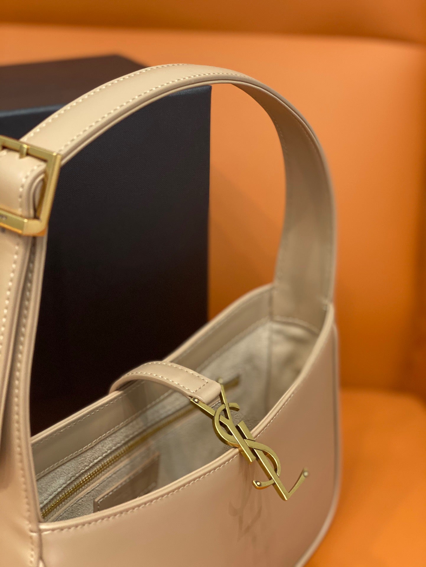 YSL Le 5 À 7 Hobo Bag In Natural Smooth Leather