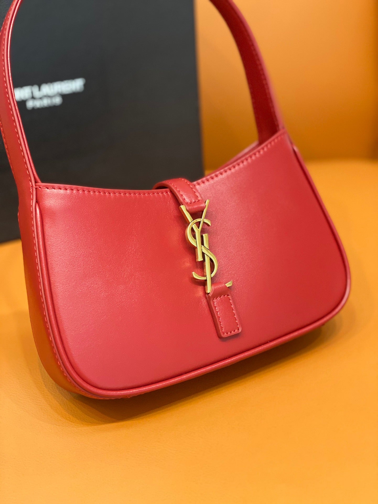 YSL Le 5 À 7 Hobo Bag In Natural Smooth Leather Red