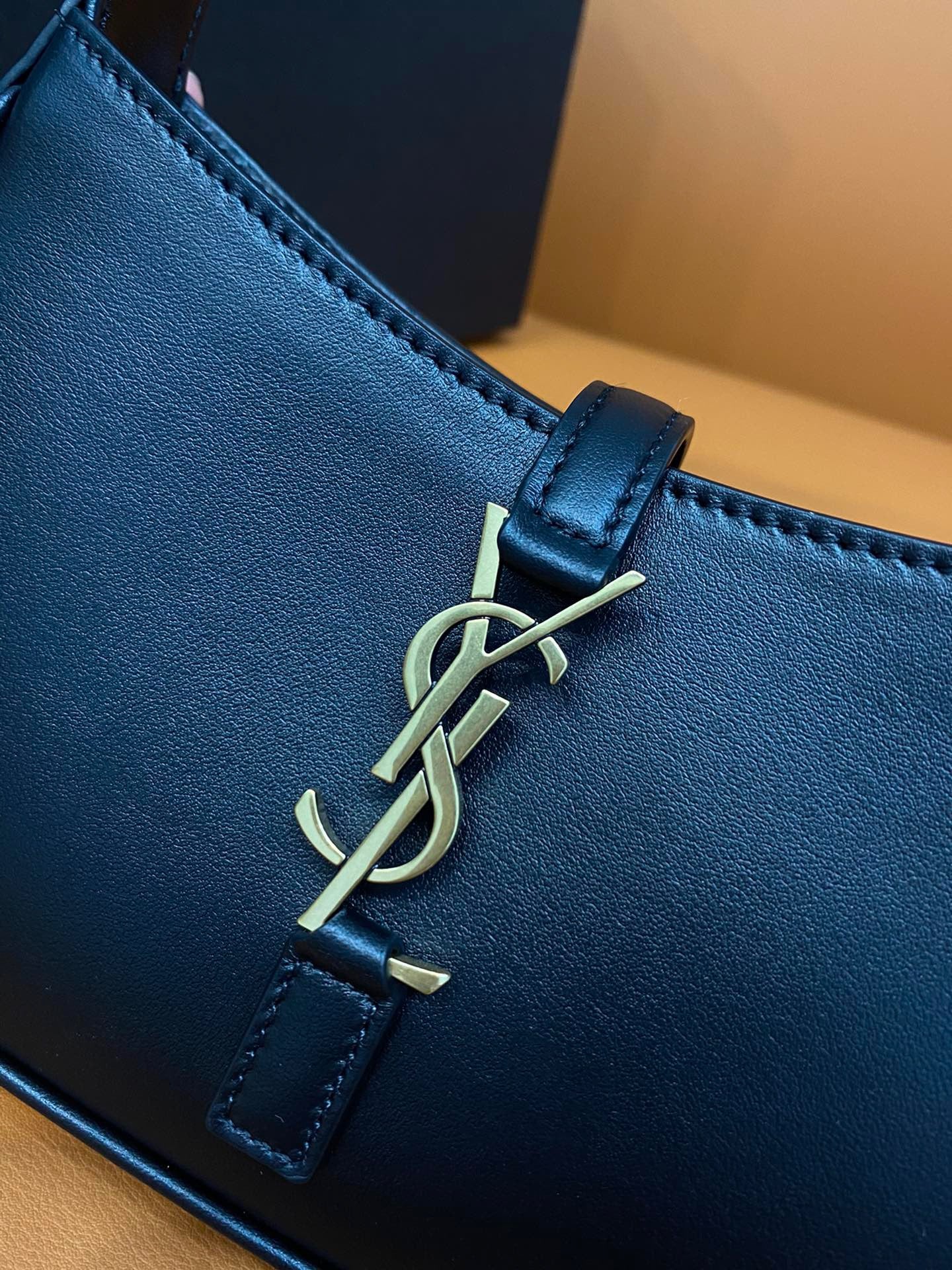 YSL Le 5 À 7 Hobo Bag In Natural Smooth Leather