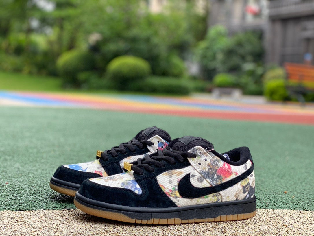 Nike SB Dunk Low x
Supreme “Rammellzee”