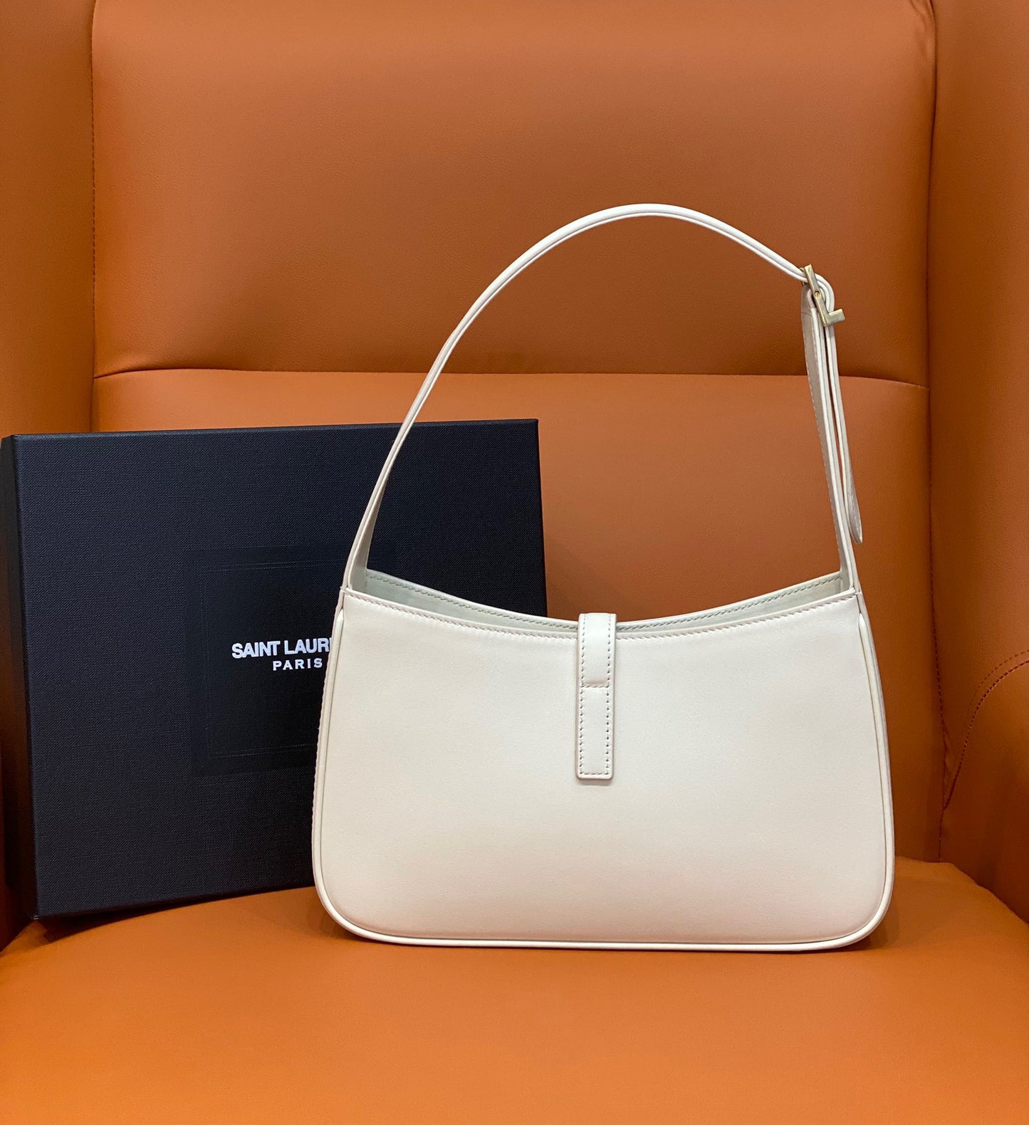 YSL Le 5 À 7 Hobo Bag In Natural Smooth Leather white