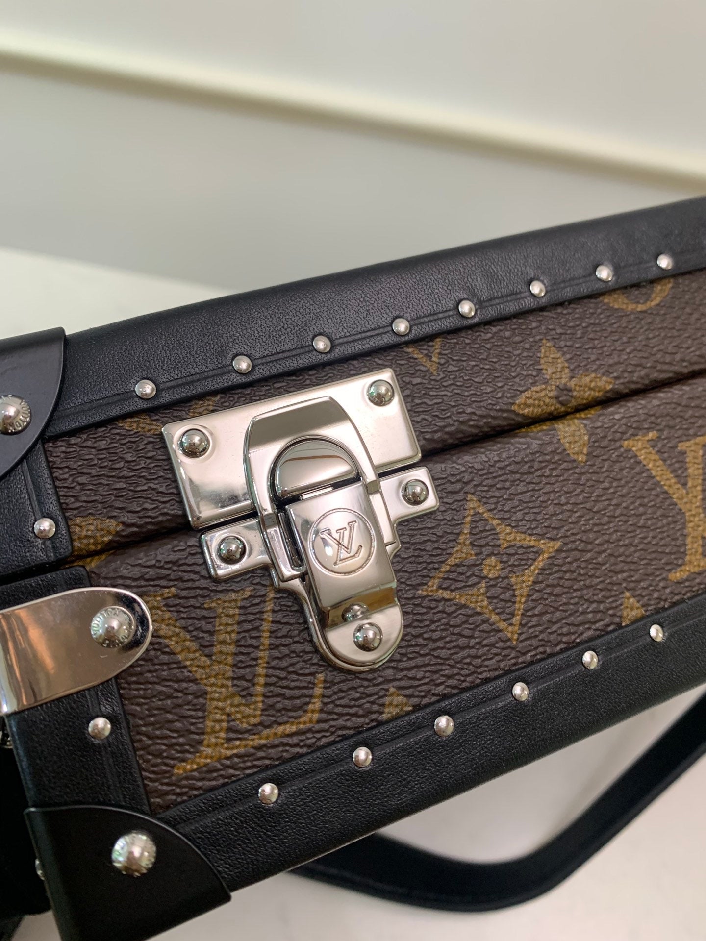 LV CLUTCH BOX