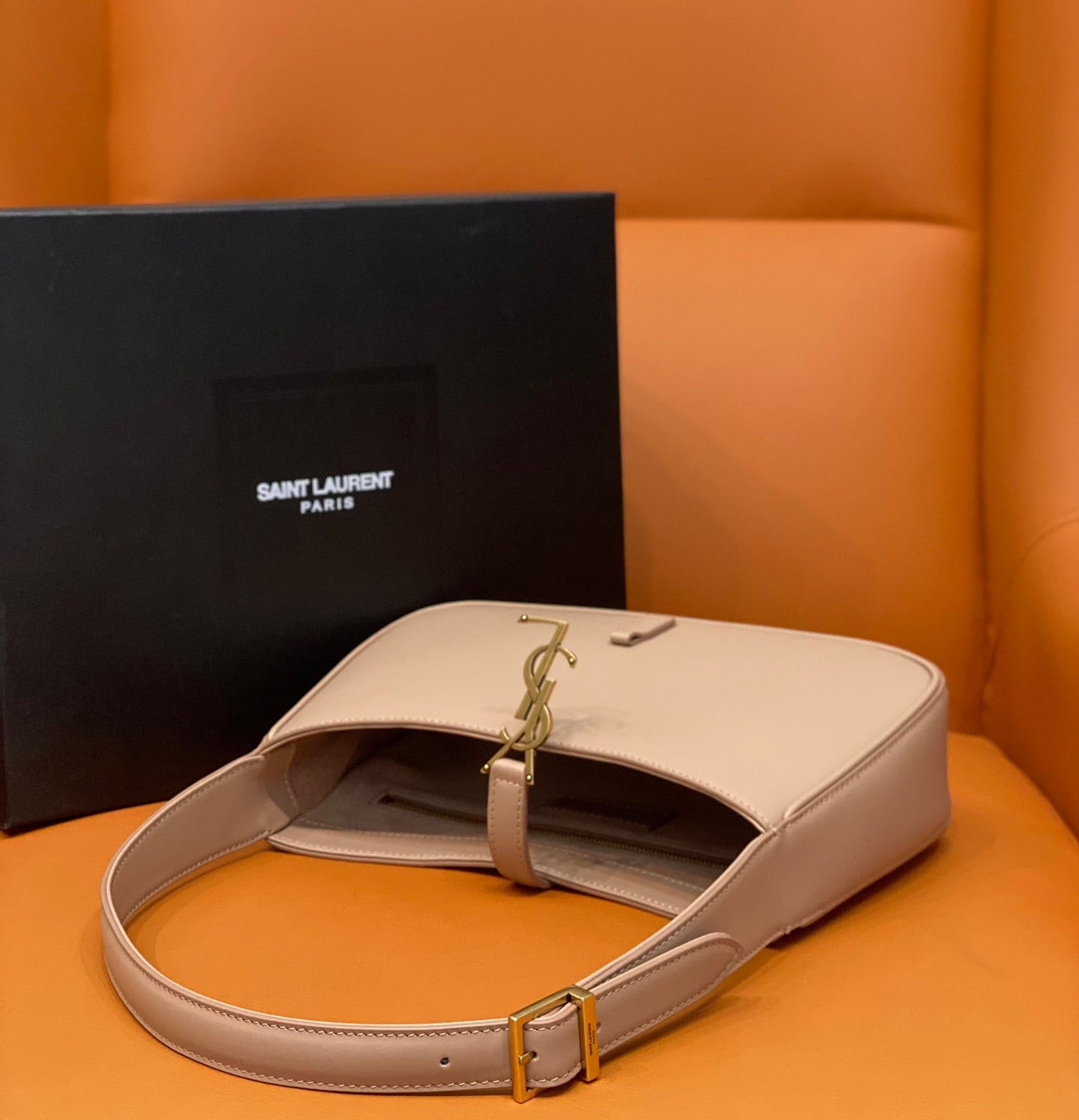 YSL Le 5 À 7 Hobo Bag In Natural Smooth Leather