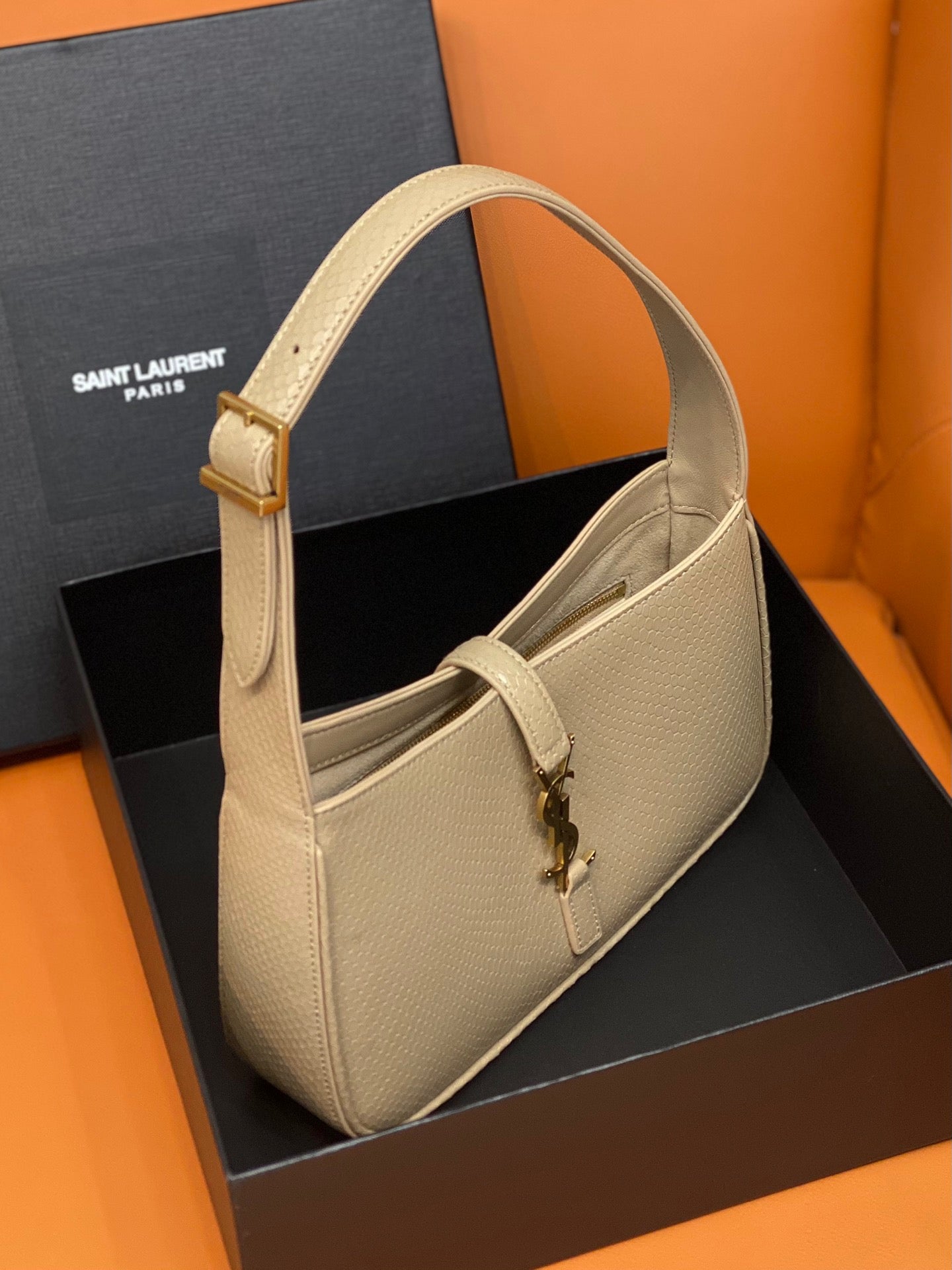 YSL Le 5 À 7 Hobo Bag