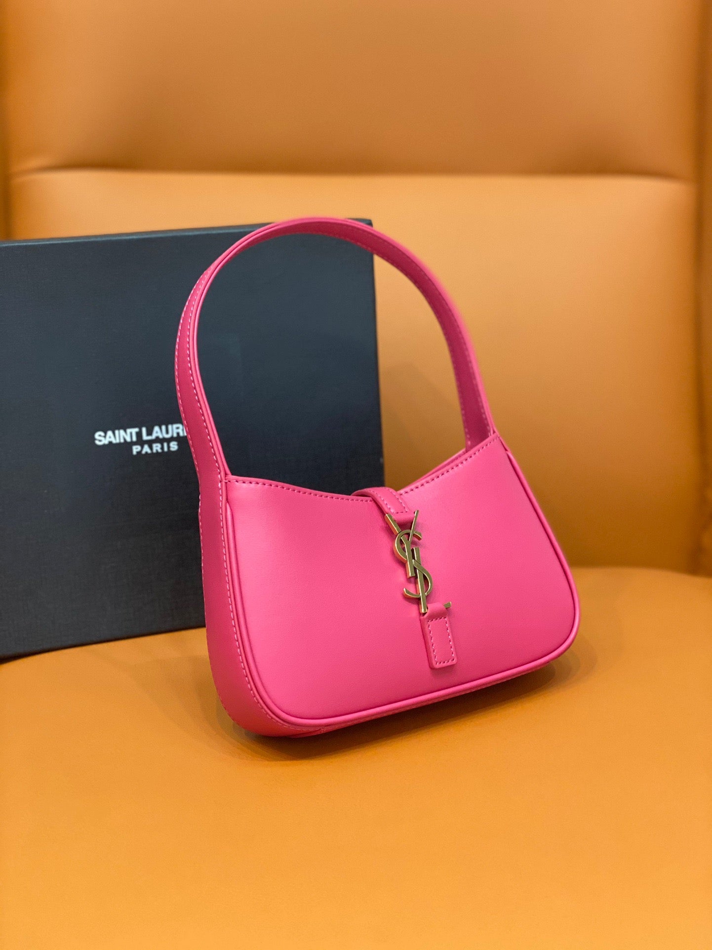 YSL Le 5 À 7 Hobo Bag In Natural Smooth Leather Pink