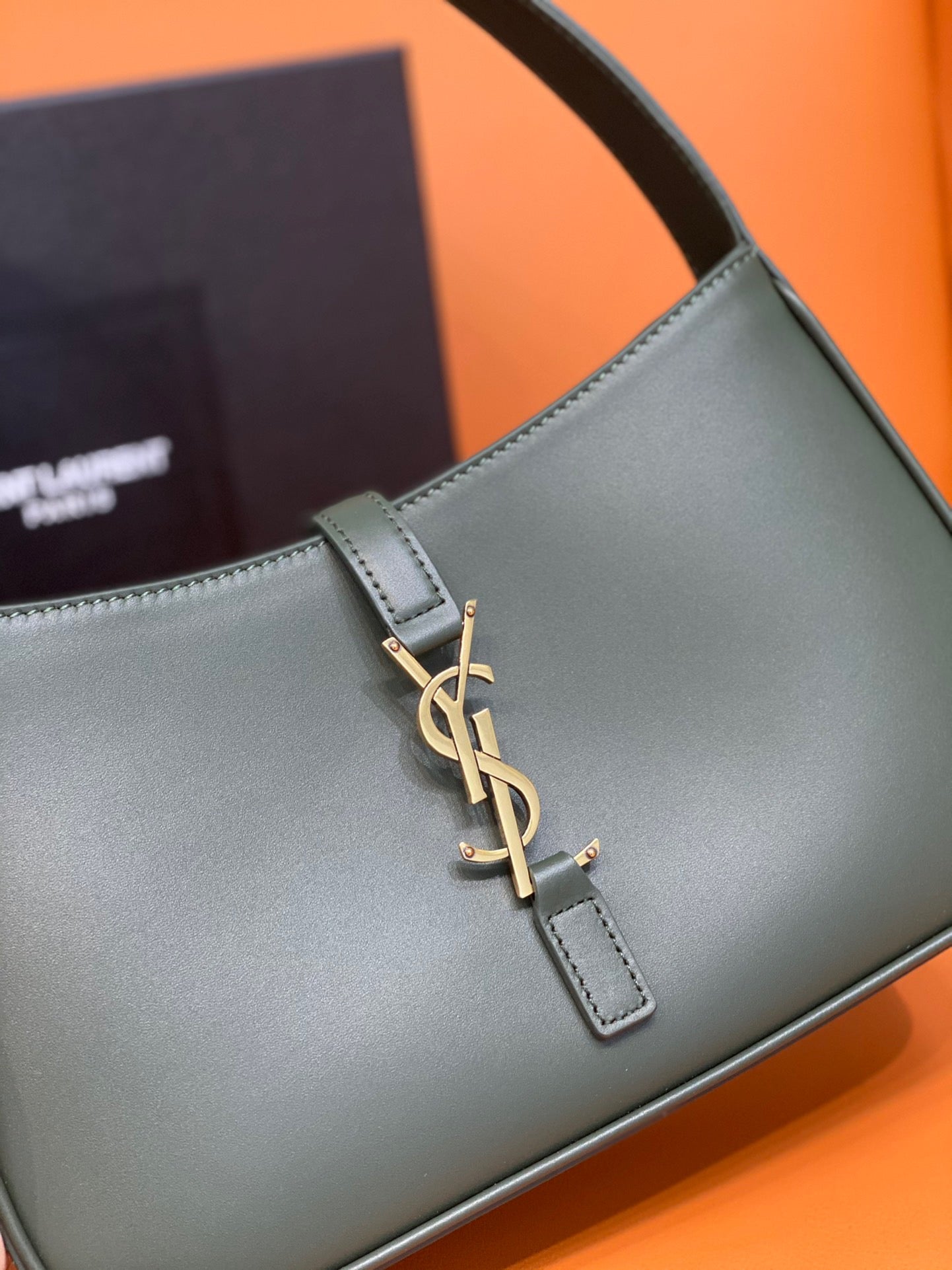 YSL Le 5 À 7 Hobo Bag In Natural Smooth Leather