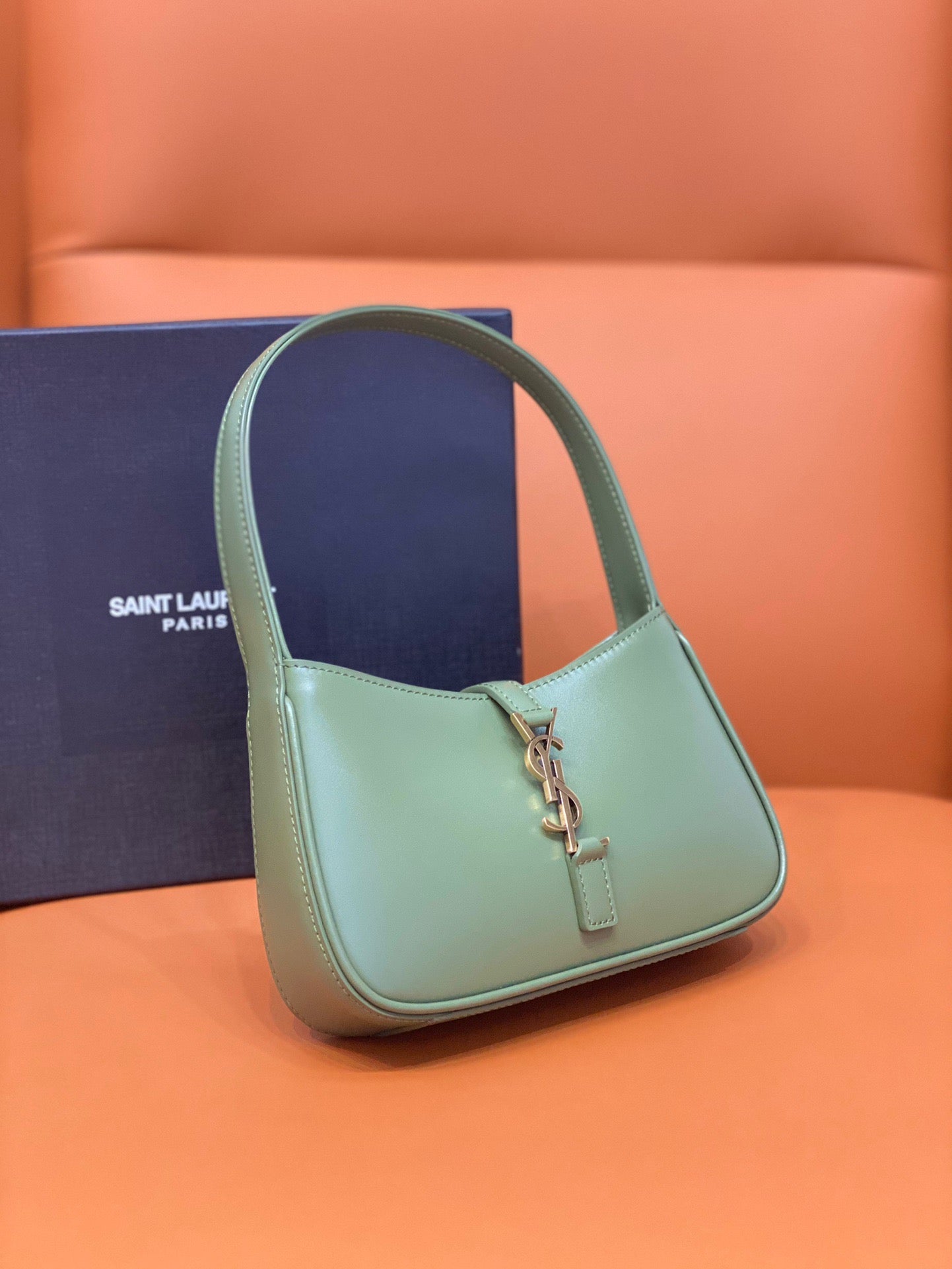 YSL Le 5 À 7 Hobo Bag In Natural Smooth Leather