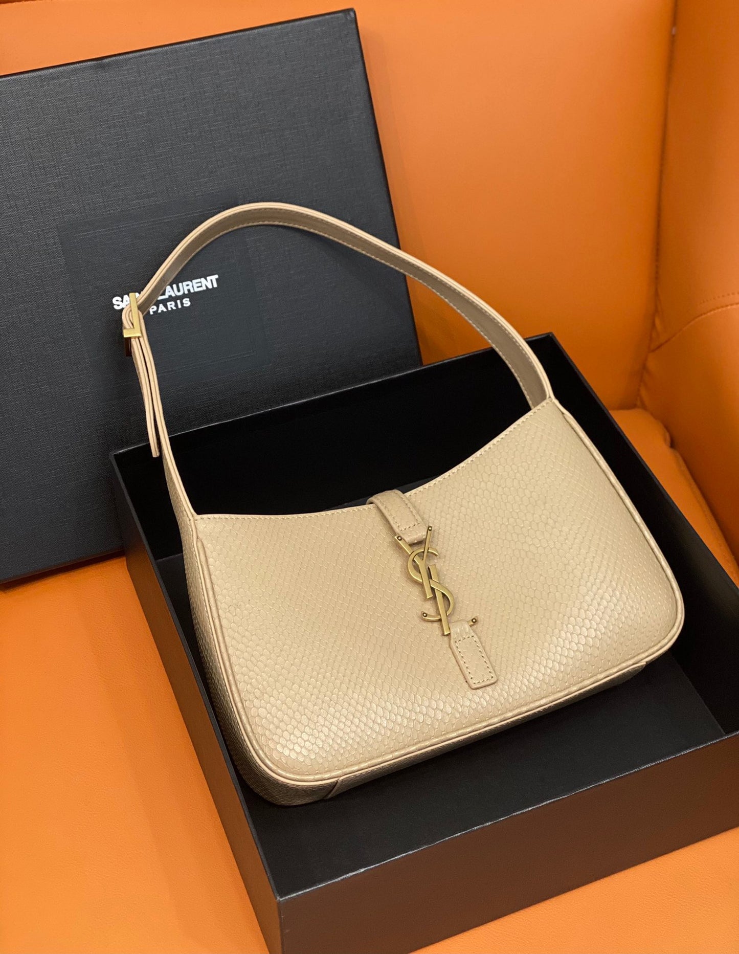 YSL Le 5 À 7 Hobo Bag