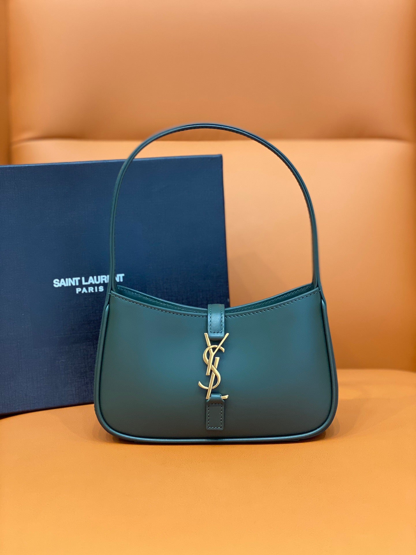 YSL Le 5 À 7 Hobo Bag In Natural Smooth Leather Green