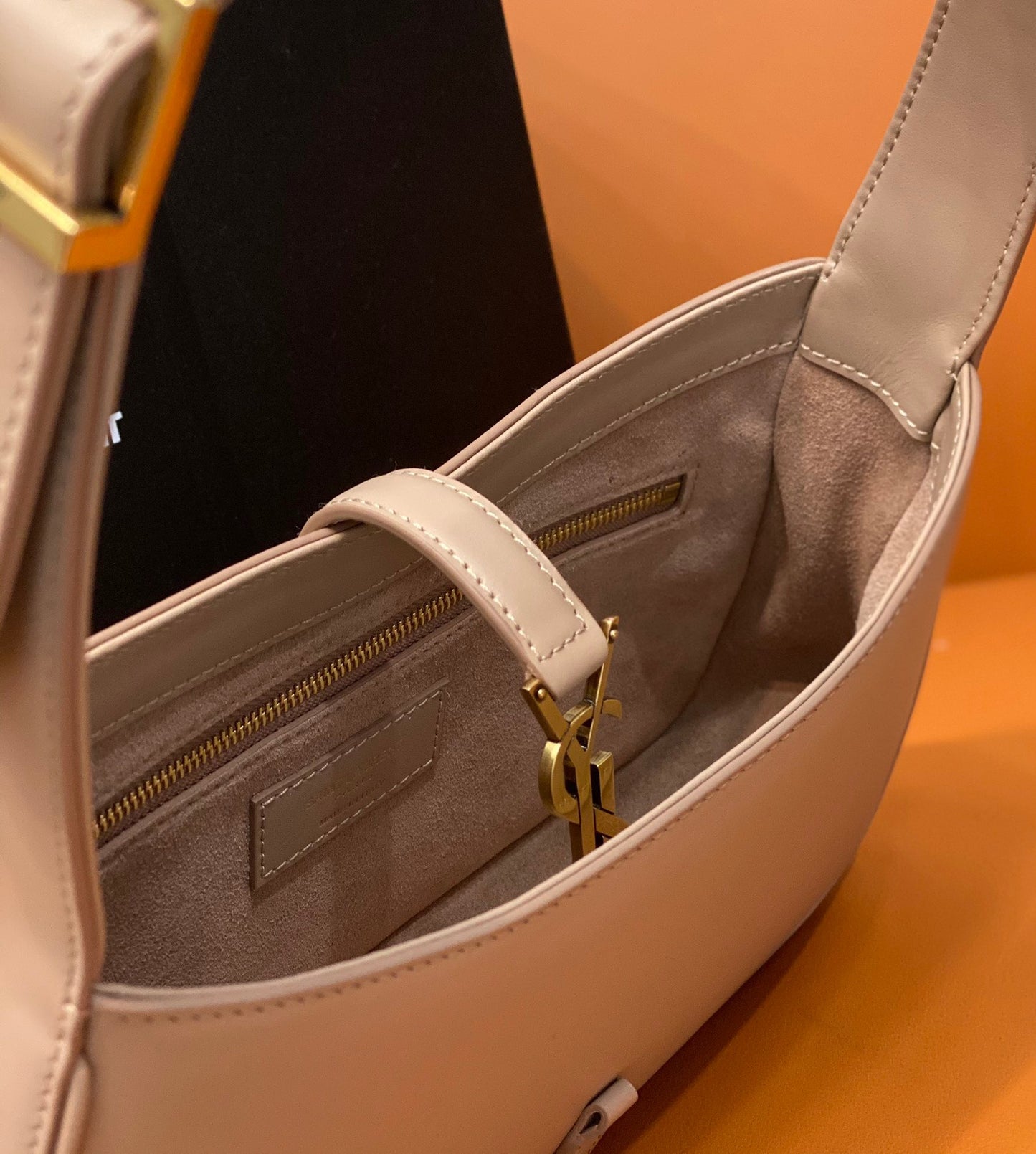 YSL Le 5 À 7 Hobo Bag In Natural Smooth Leather