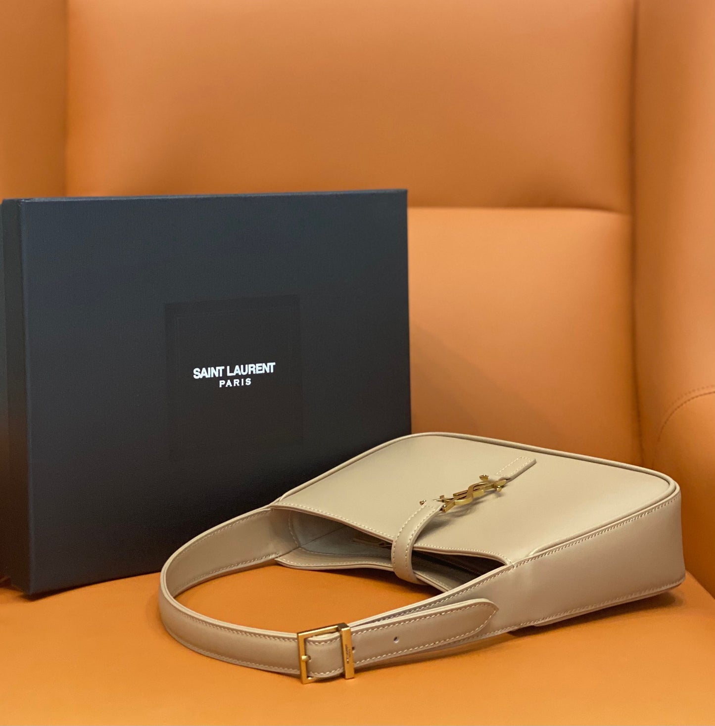YSL Le 5 À 7 Hobo Bag In Natural Smooth Leather