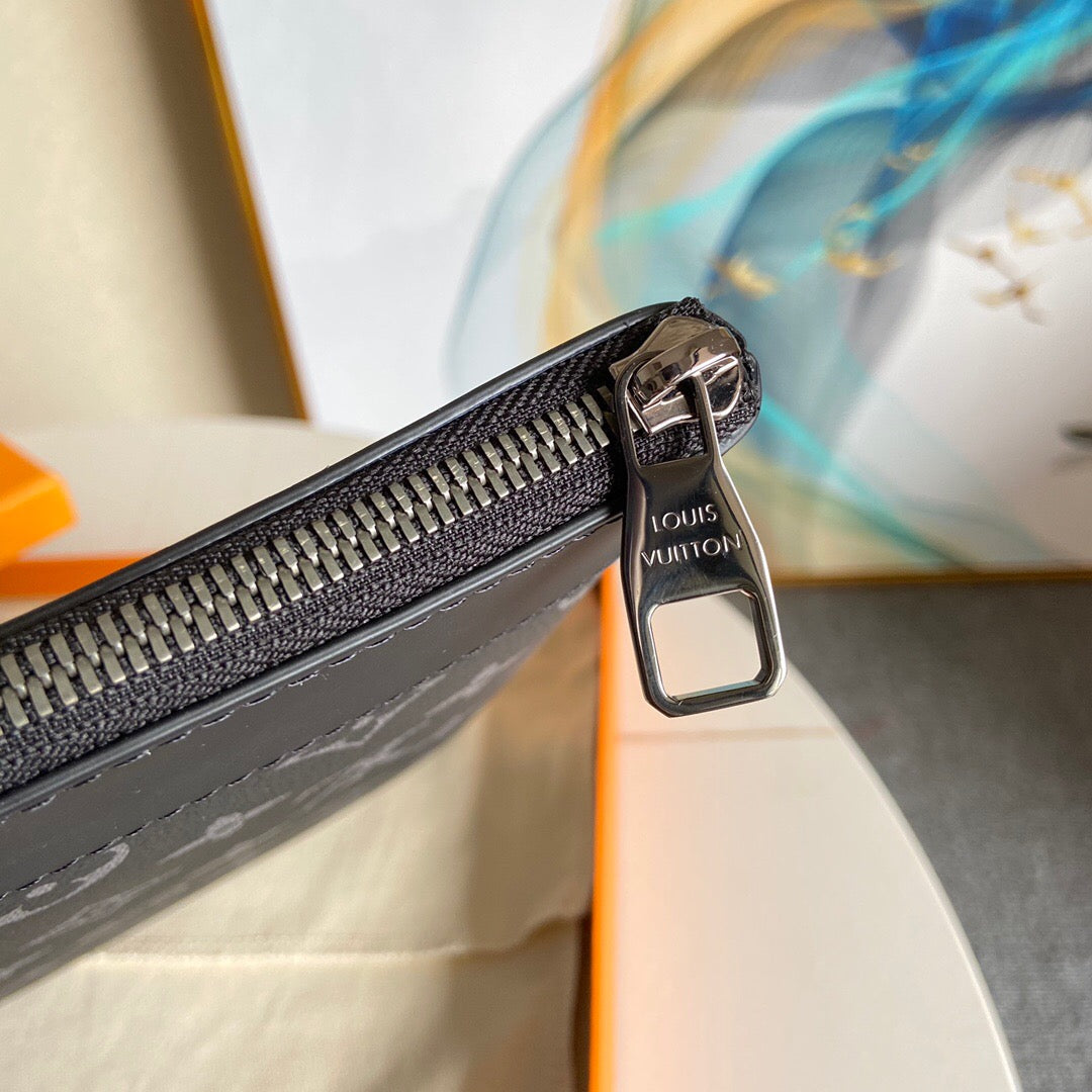 LV Pochette Voyage