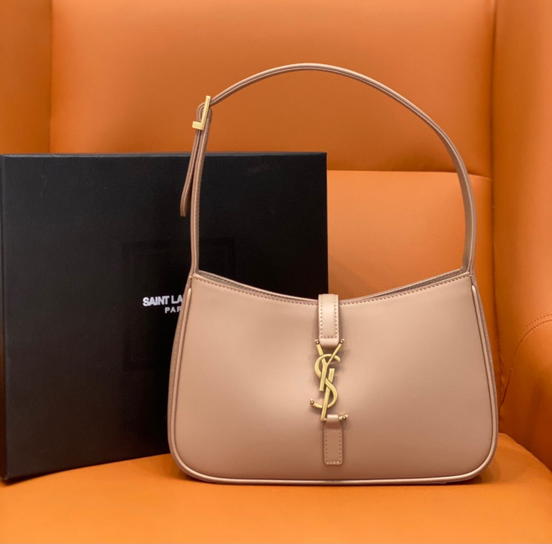 YSL Le 5 À 7 Hobo Bag In Natural Smooth Leather