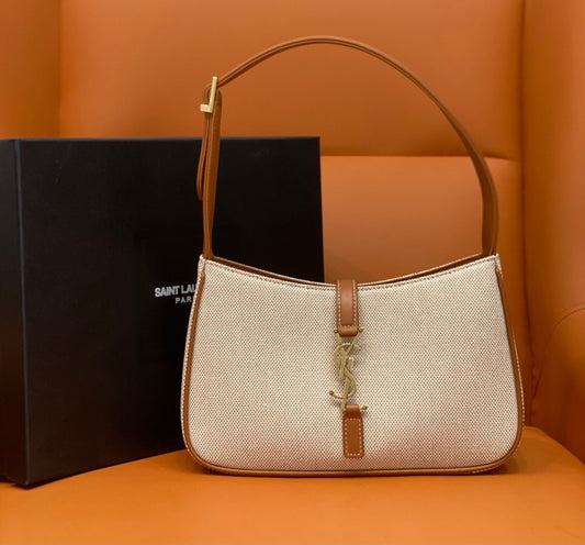 YSL Le 5 À 7 Hobo Bag In Natural Smooth Leather