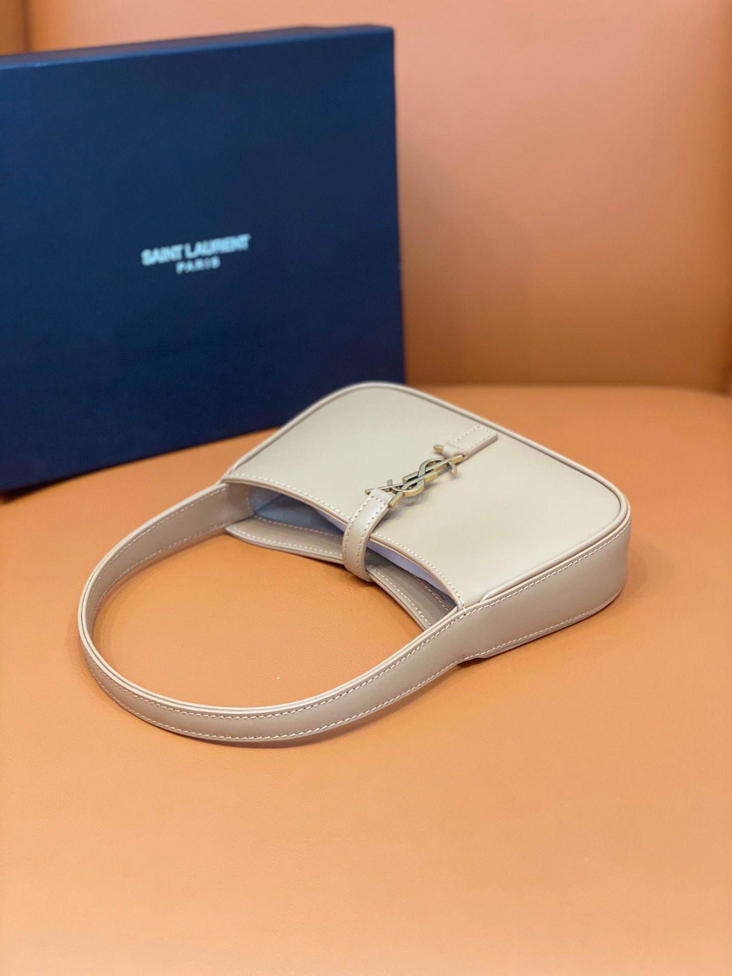 YSL Le 5 À 7 Hobo Bag In Natural Smooth Leather