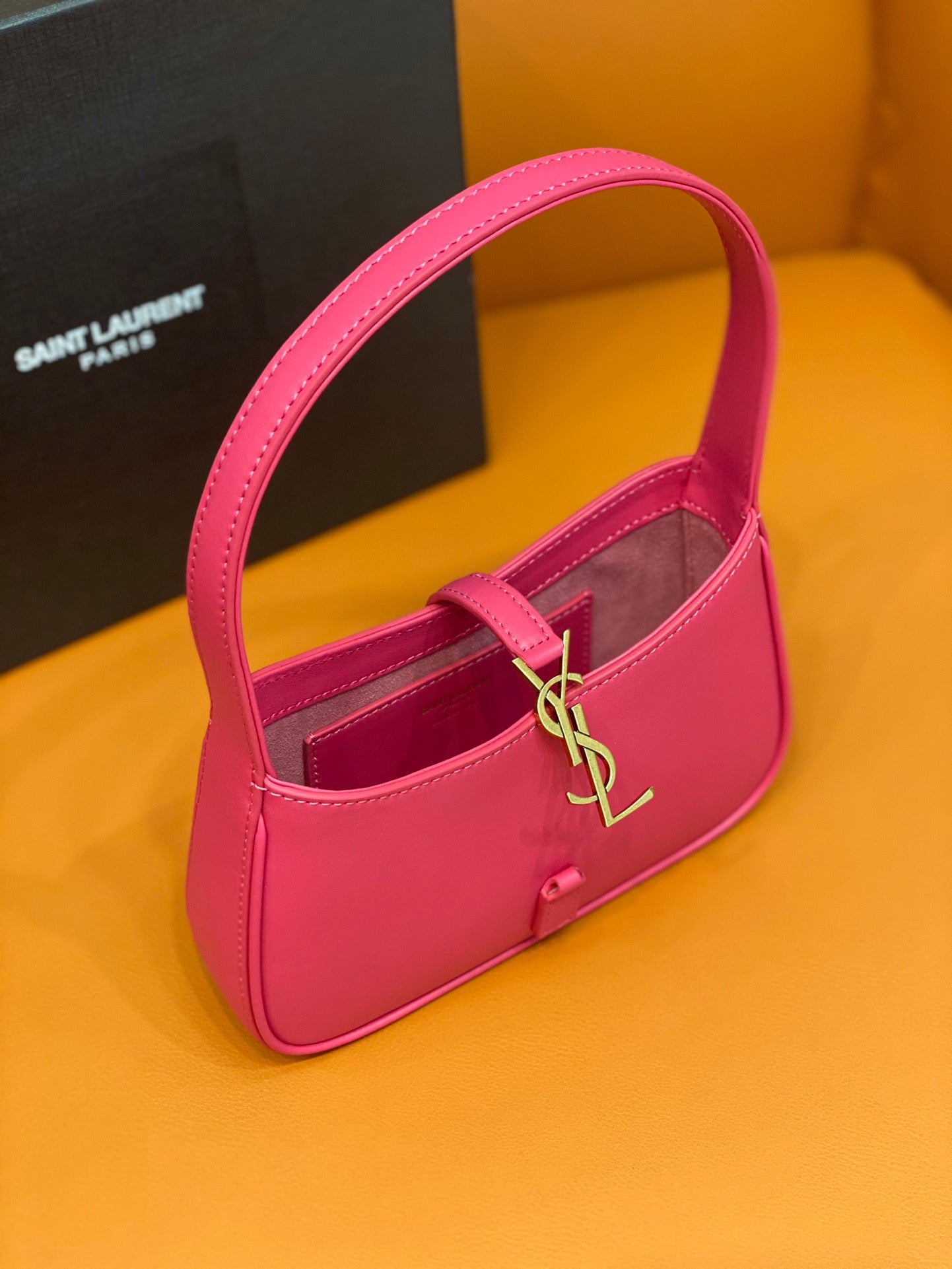 YSL Le 5 À 7 Hobo Bag In Natural Smooth Leather Pink