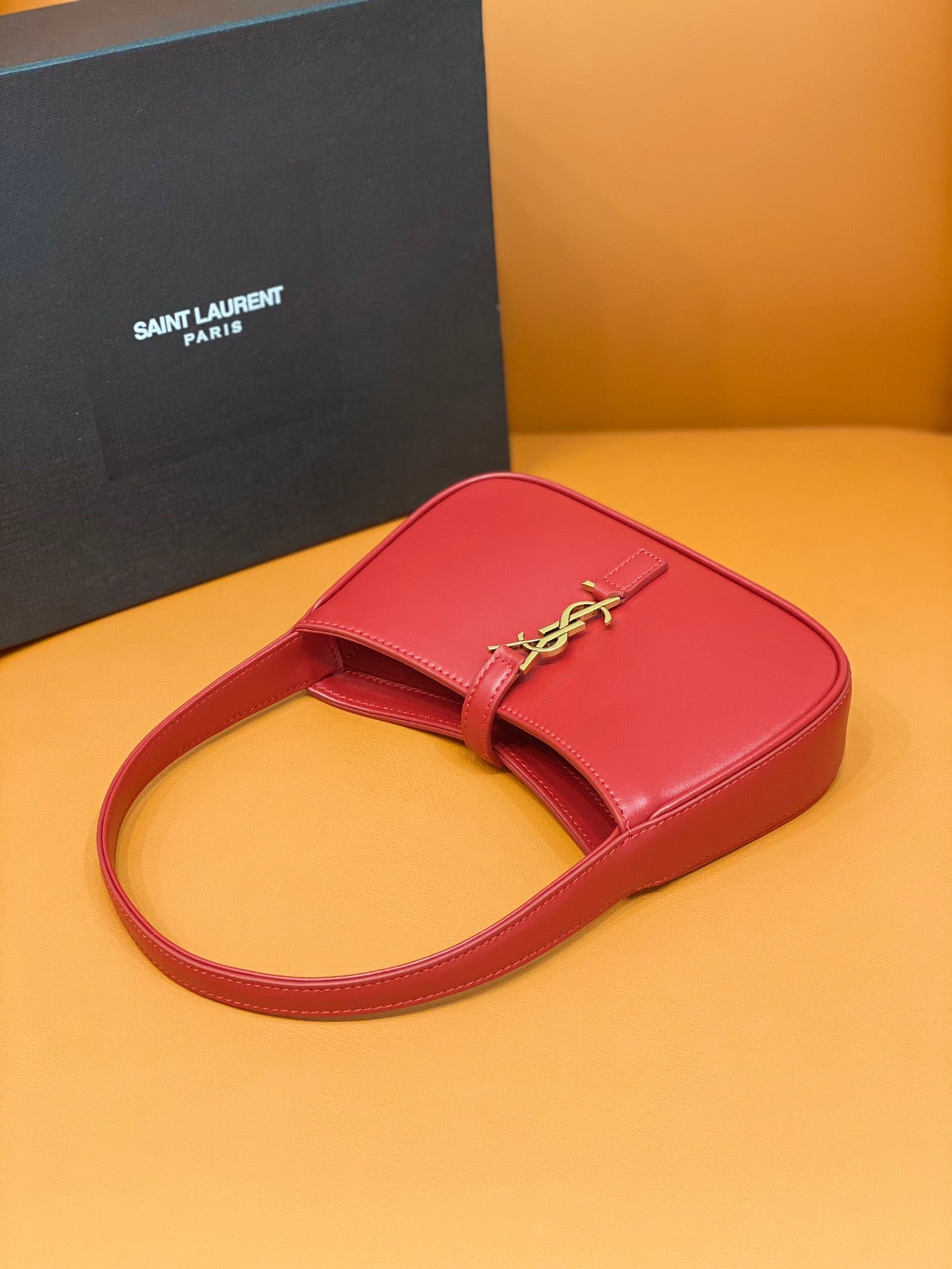 YSL Le 5 À 7 Hobo Bag In Natural Smooth Leather Red