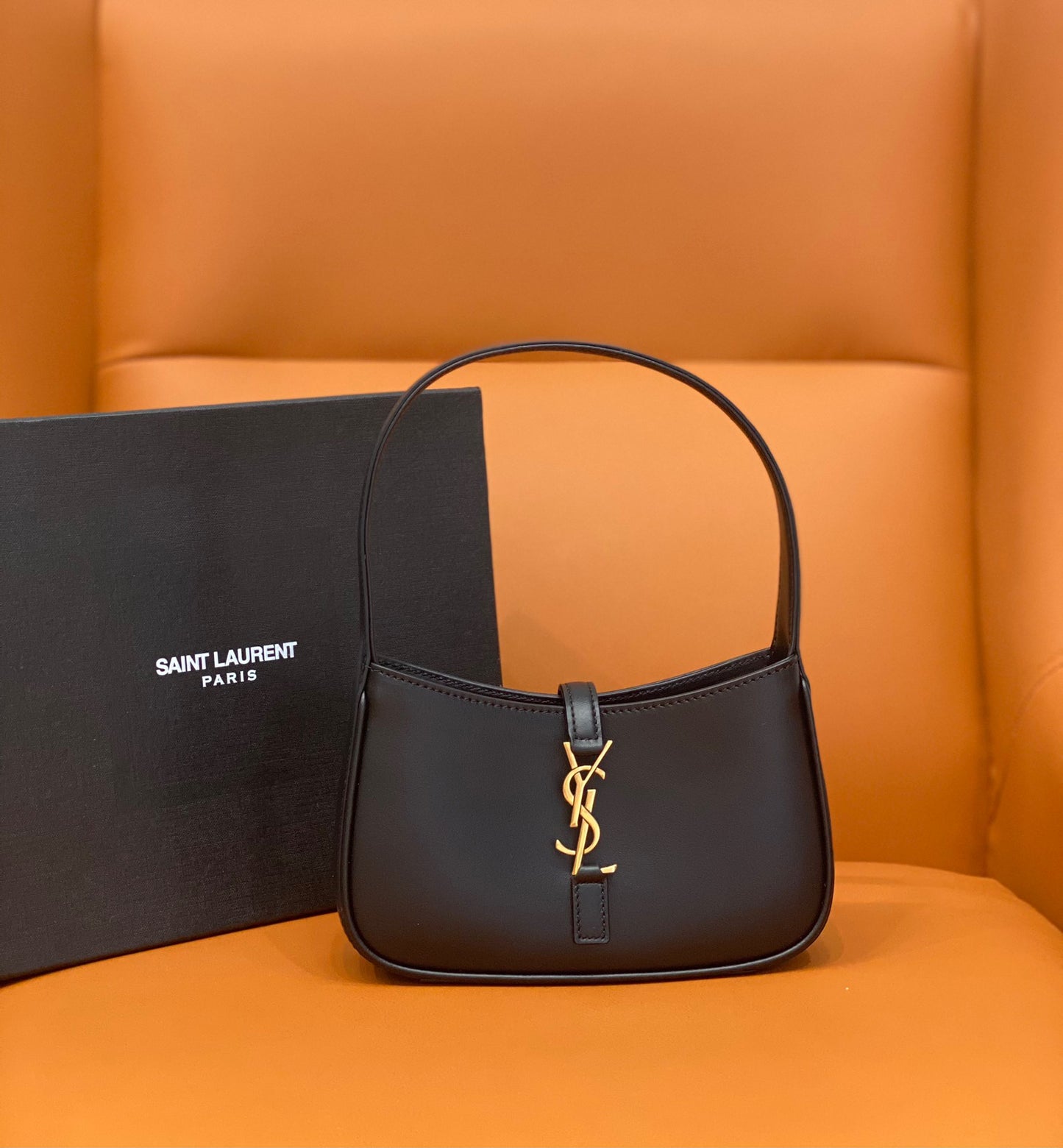 YSL Le 5 À 7 Hobo Bag In Natural Smooth Leather