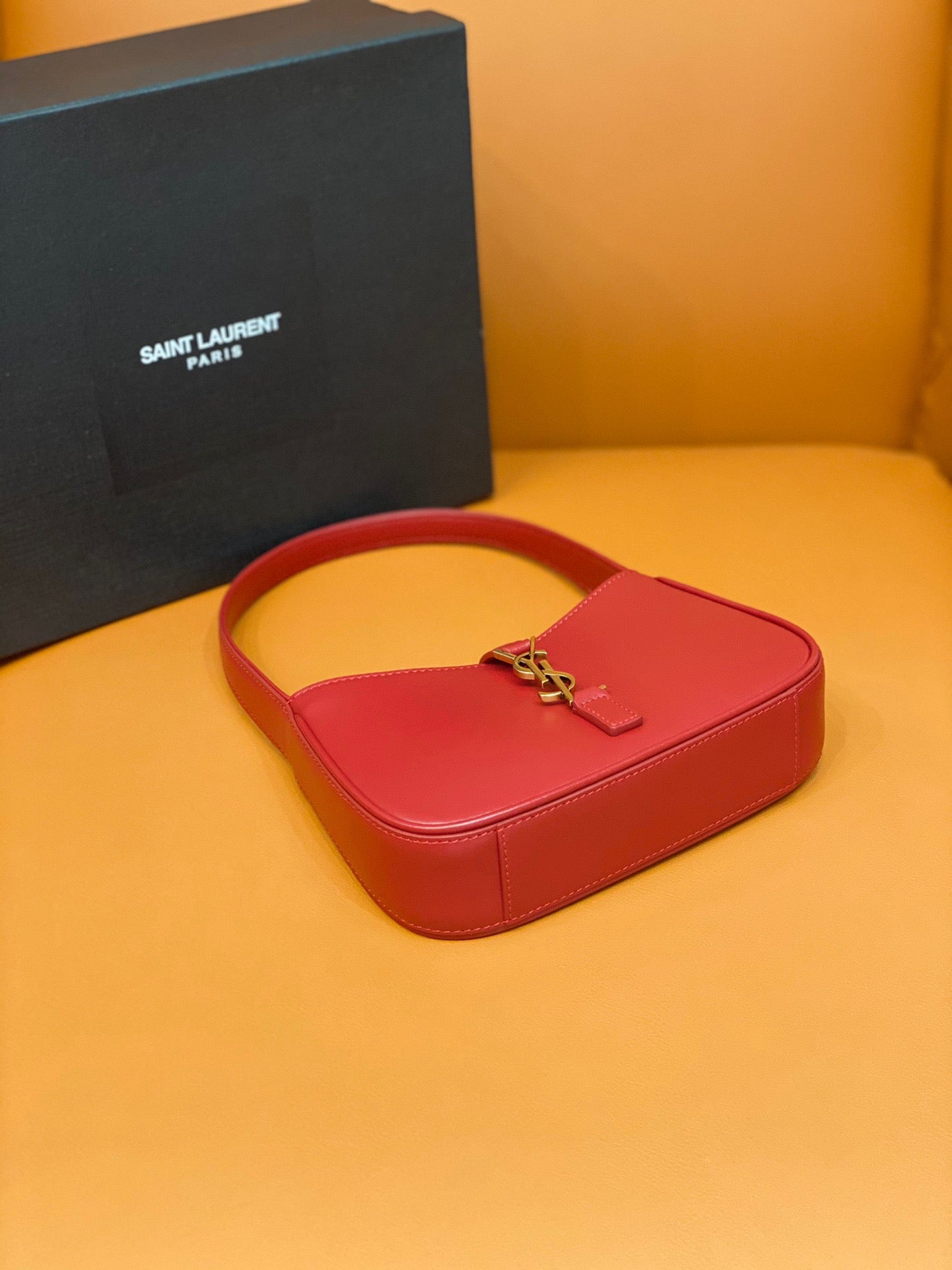 YSL Le 5 À 7 Hobo Bag In Natural Smooth Leather Red