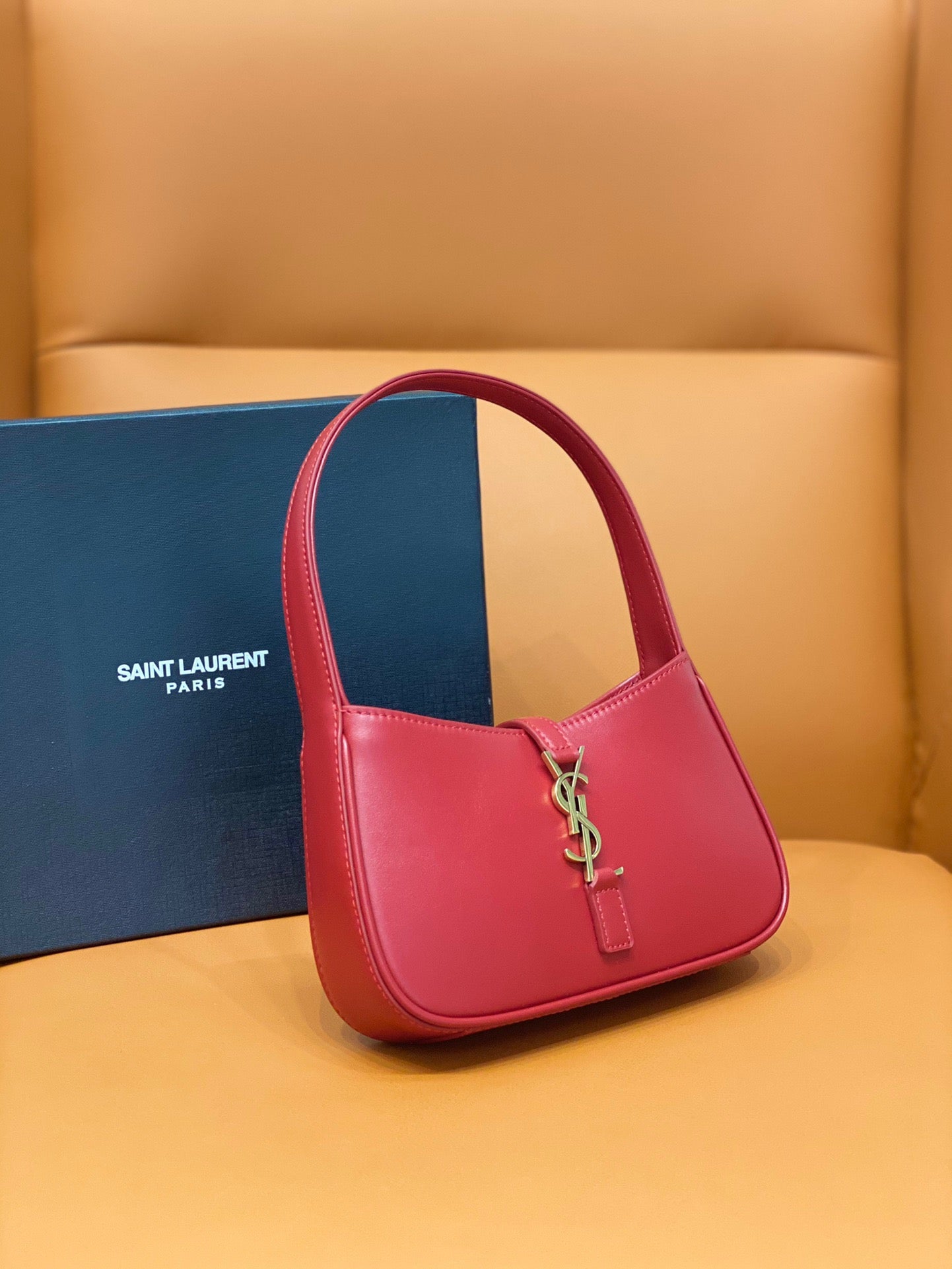 YSL Le 5 À 7 Hobo Bag In Natural Smooth Leather Red