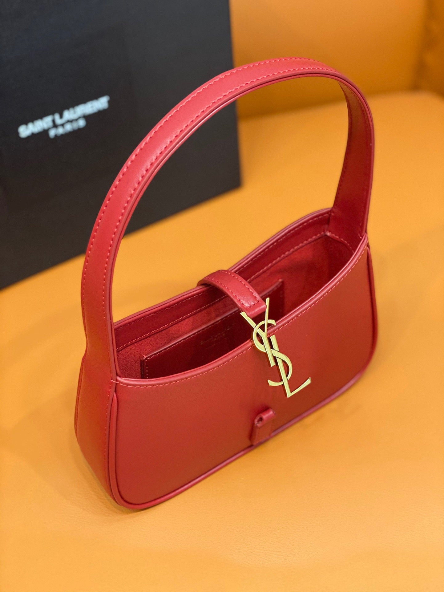 YSL Le 5 À 7 Hobo Bag In Natural Smooth Leather Red
