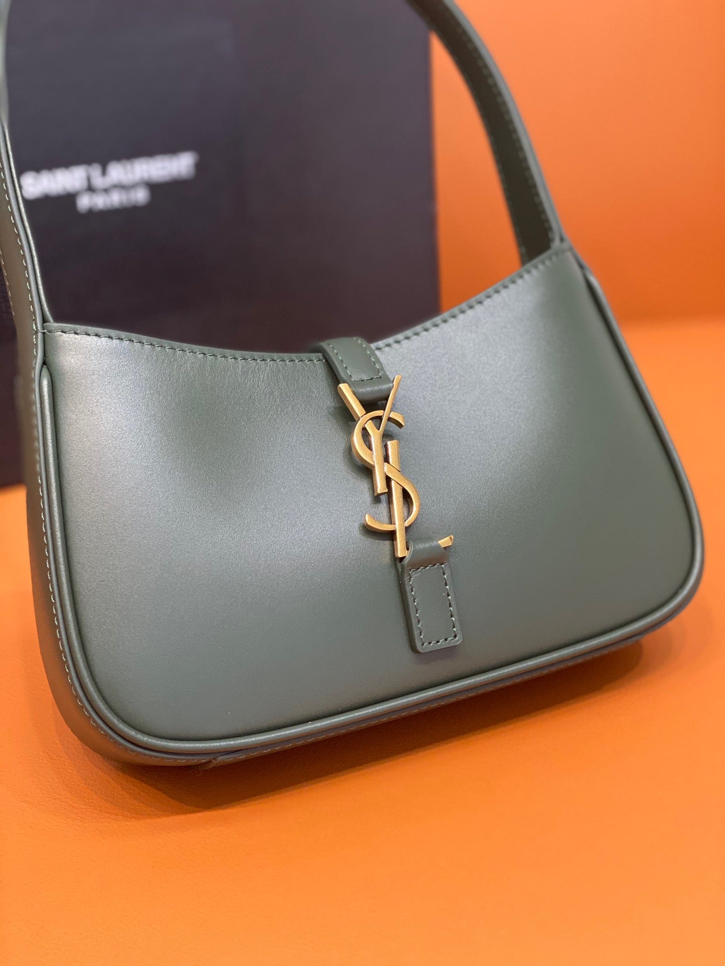 YSL Le 5 À 7 Hobo Bag In Natural Smooth Leather Green