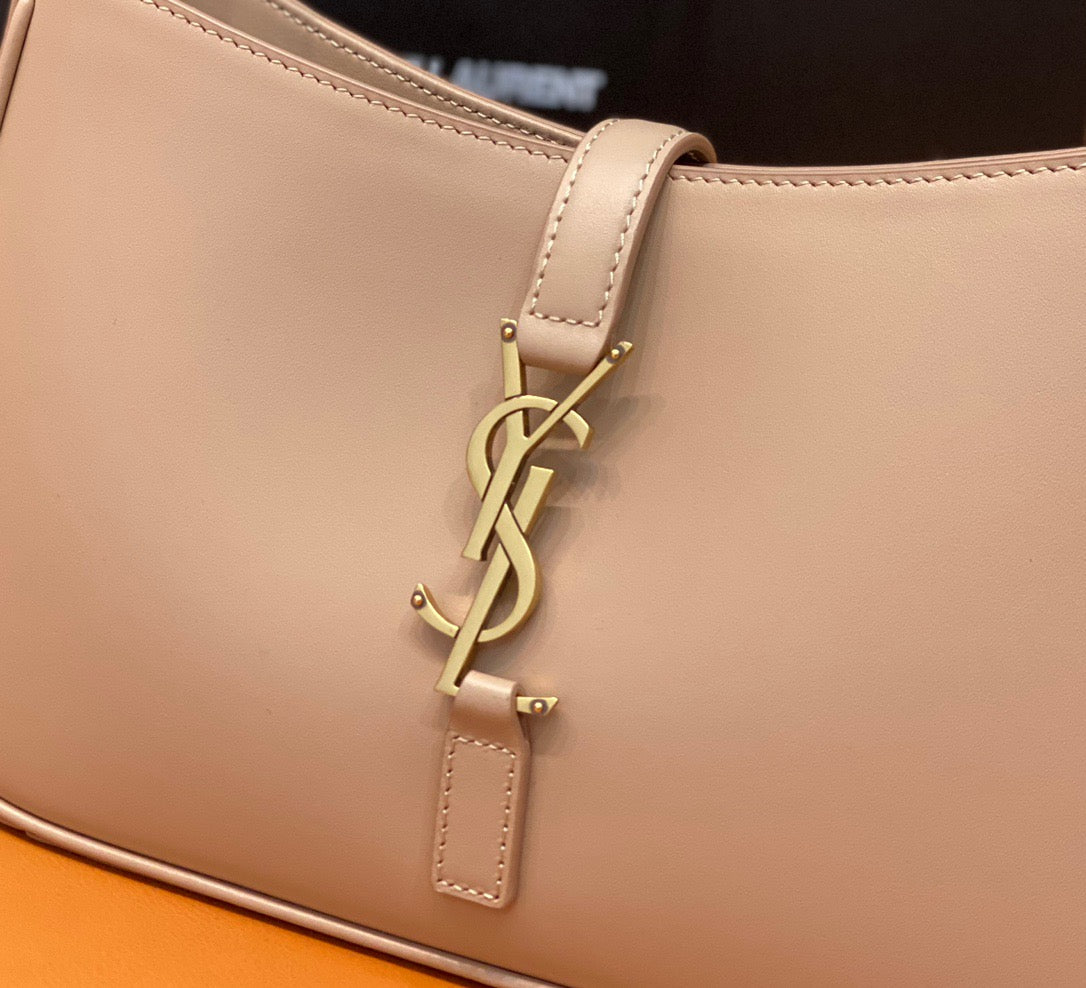 YSL Le 5 À 7 Hobo Bag In Natural Smooth Leather