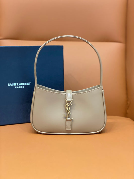 YSL Le 5 À 7 Hobo Bag In Natural Smooth Leather