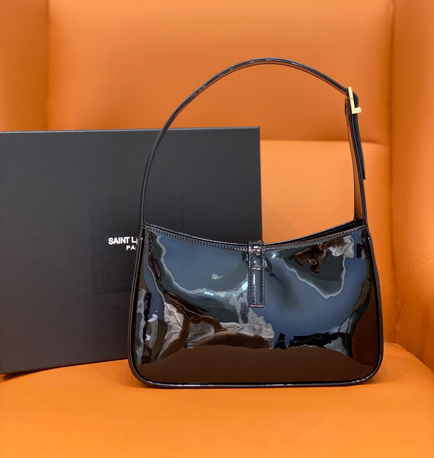 YSL Le 5 à 7 Hobo Shoulder Bag in Glossed Leather Black