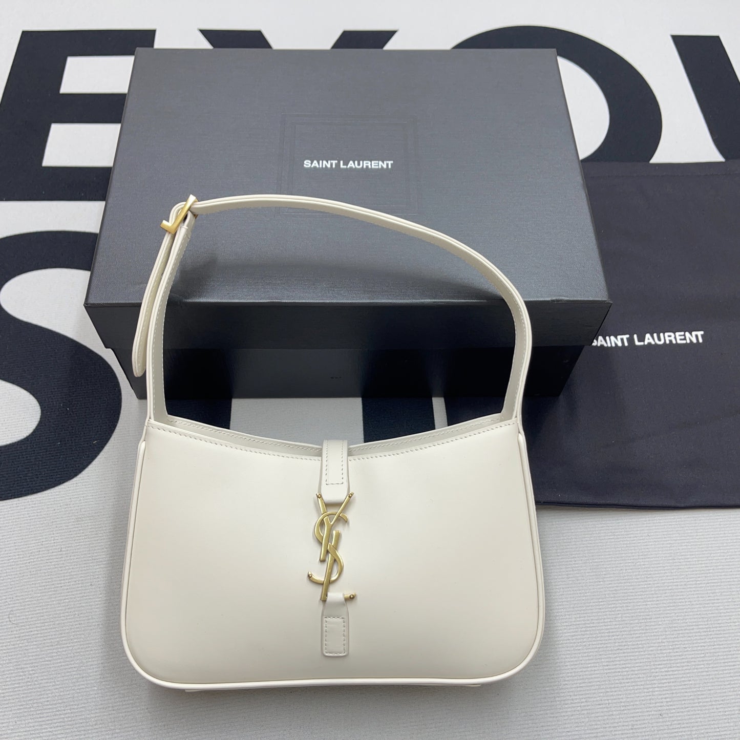 YSL Le 5 À 7 Hobo Bag In Natural Smooth Leather white
