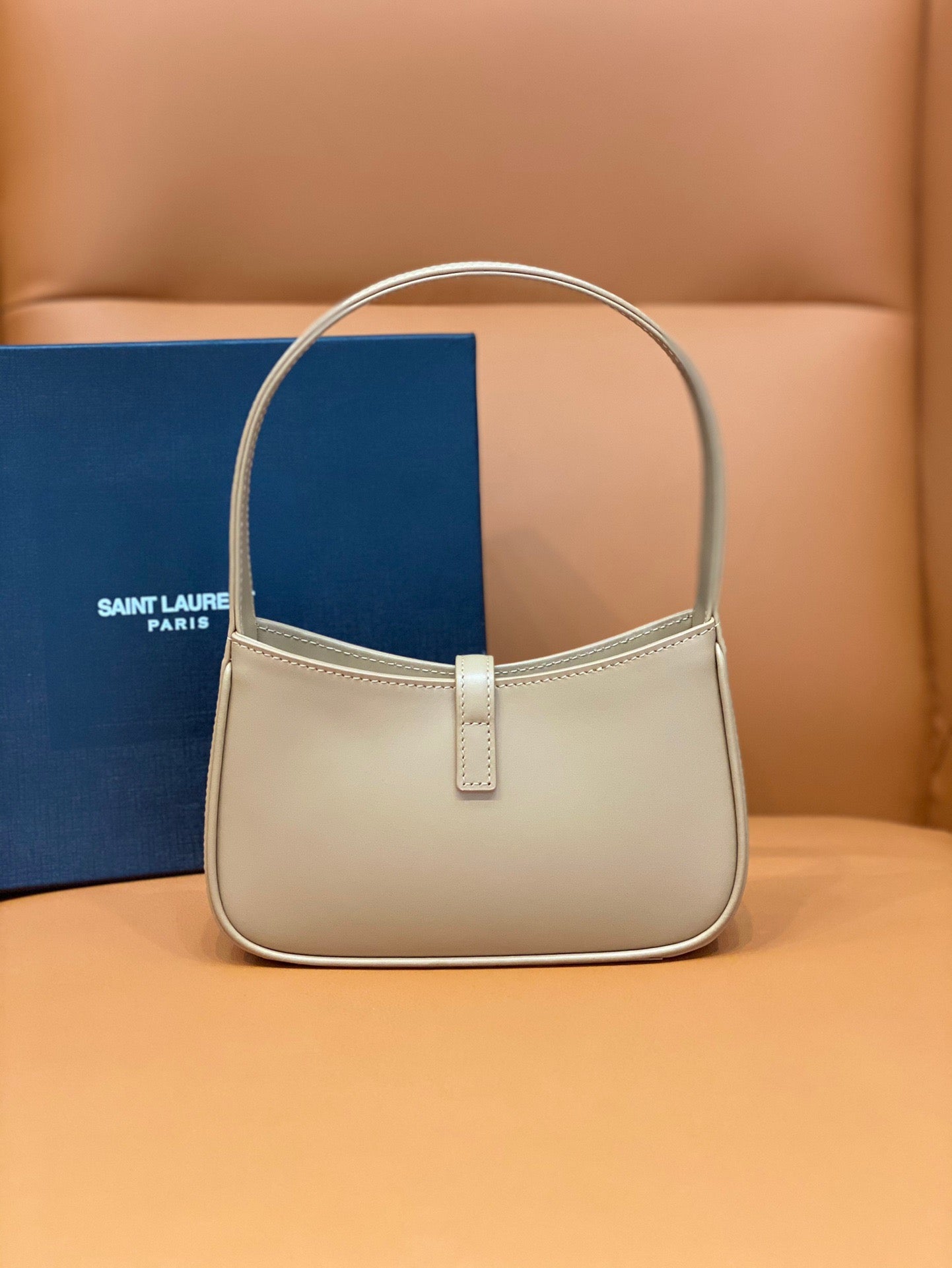 YSL Le 5 À 7 Hobo Bag In Natural Smooth Leather