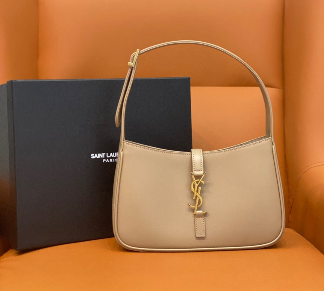 YSL Le 5 À 7 Hobo Bag In Natural Smooth Leather