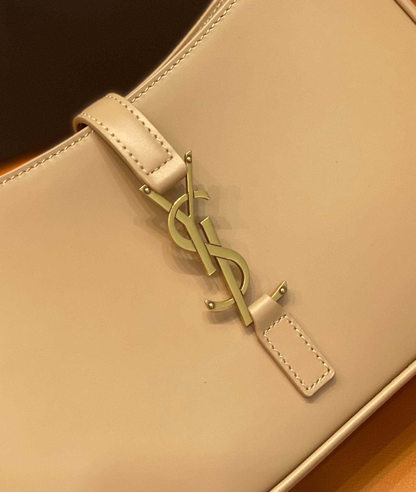 YSL Le 5 À 7 Hobo Bag In Natural Smooth Leather