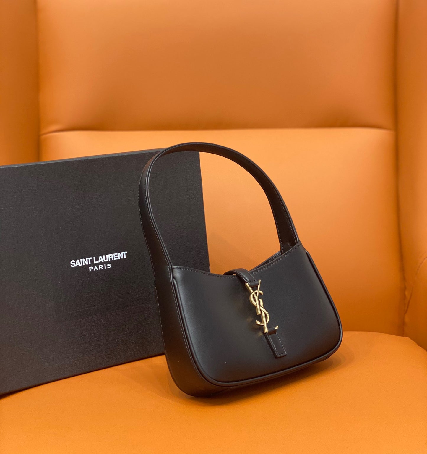 YSL Le 5 À 7 Hobo Bag In Natural Smooth Leather