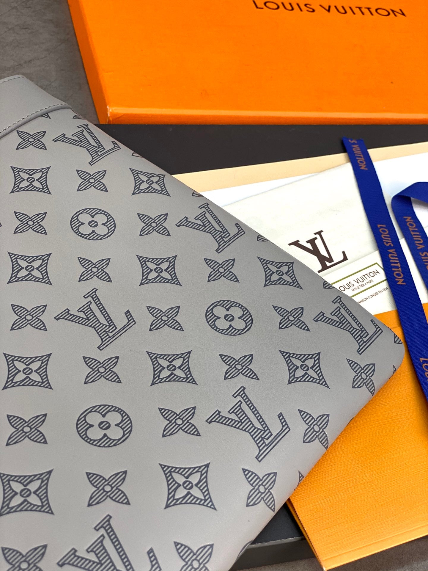 LV Discovery Pochette
