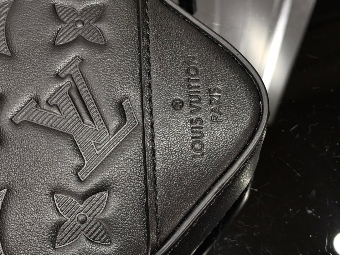 LV DUO MESSENGER
