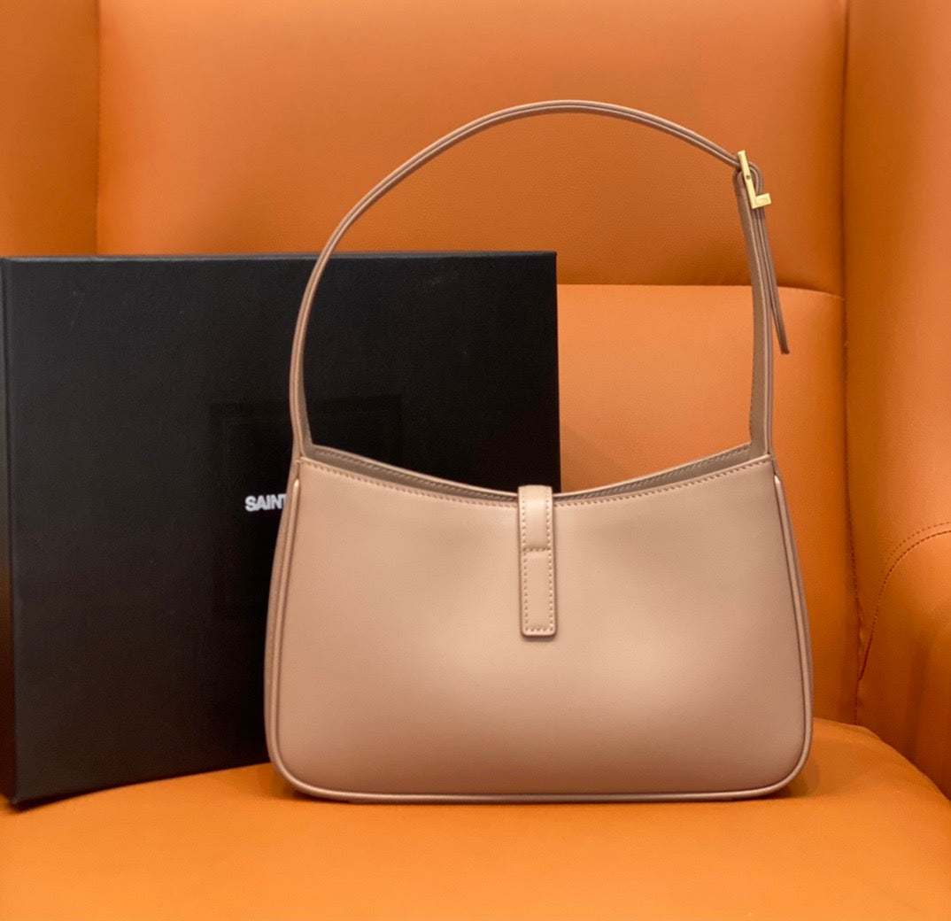 YSL Le 5 À 7 Hobo Bag In Natural Smooth Leather
