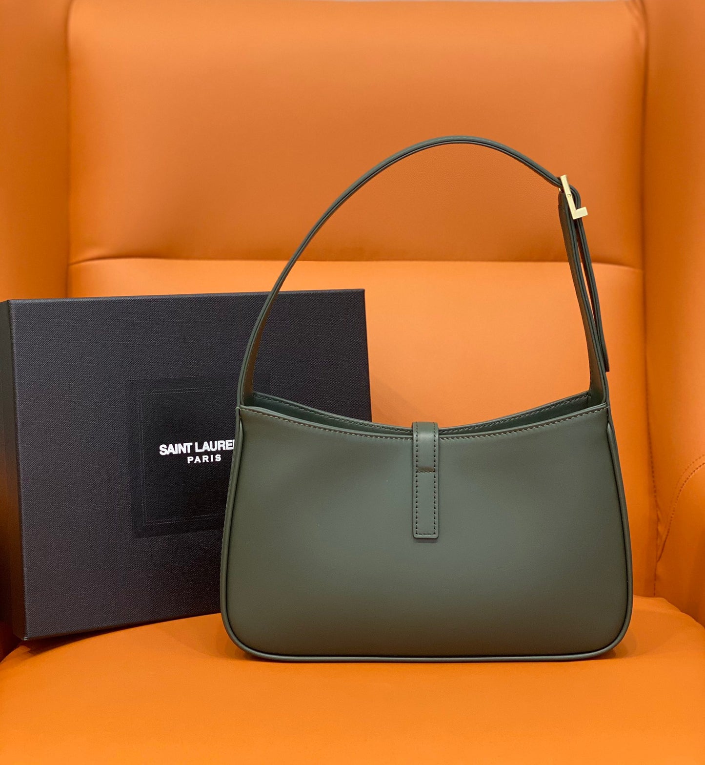 YSL Le 5 À 7 Hobo Bag In Natural Smooth Leather