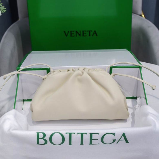 BOTTEGA VENETA The Pouch in Calfskin Leather