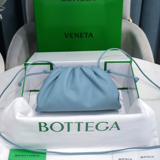 BOTTEGA VENETA The Pouch in Calfskin Leather