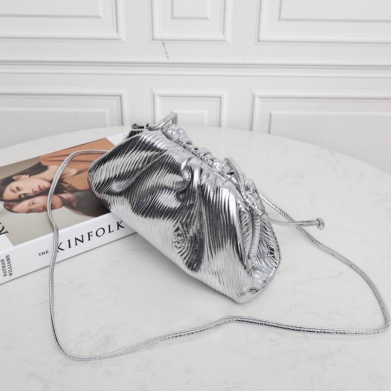 BOTTEGA VENETA The Pouch in Calfskin Metallic Leather