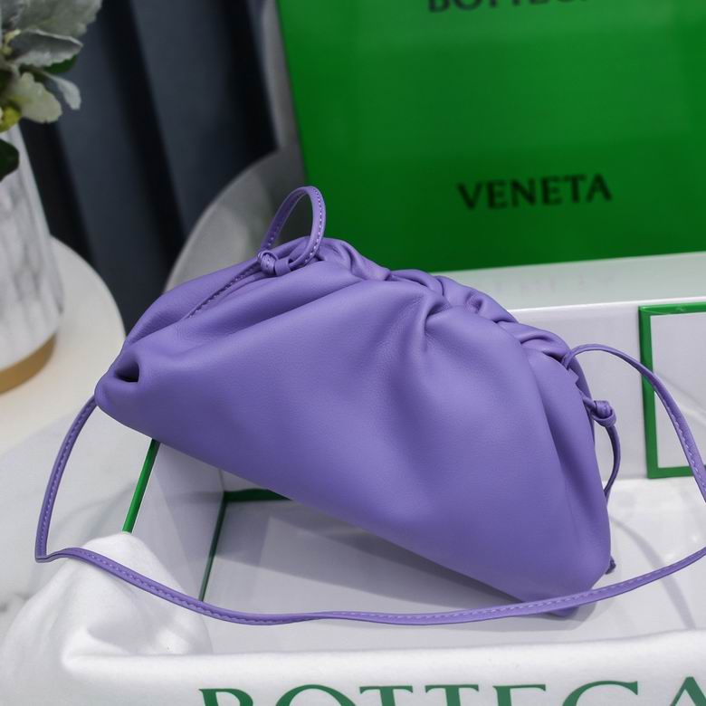 BOTTEGA VENETA The Pouch in Calfskin Leather