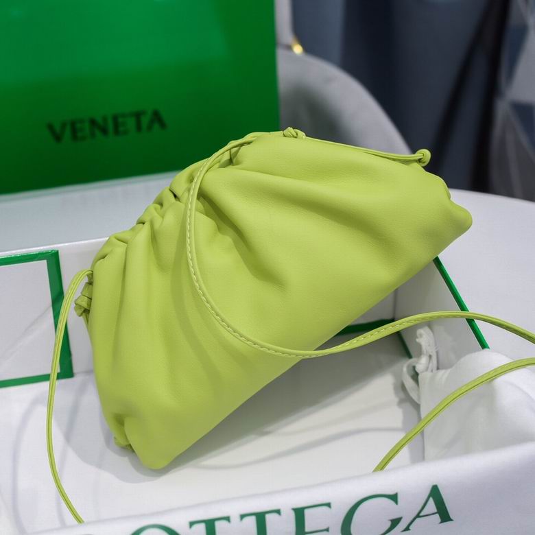 BOTTEGA VENETA The Pouch in Calfskin Leather